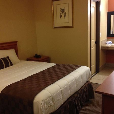 Economy Express Inn Henryetta ภายนอก รูปภาพ