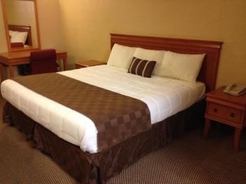 Economy Express Inn Henryetta ภายนอก รูปภาพ