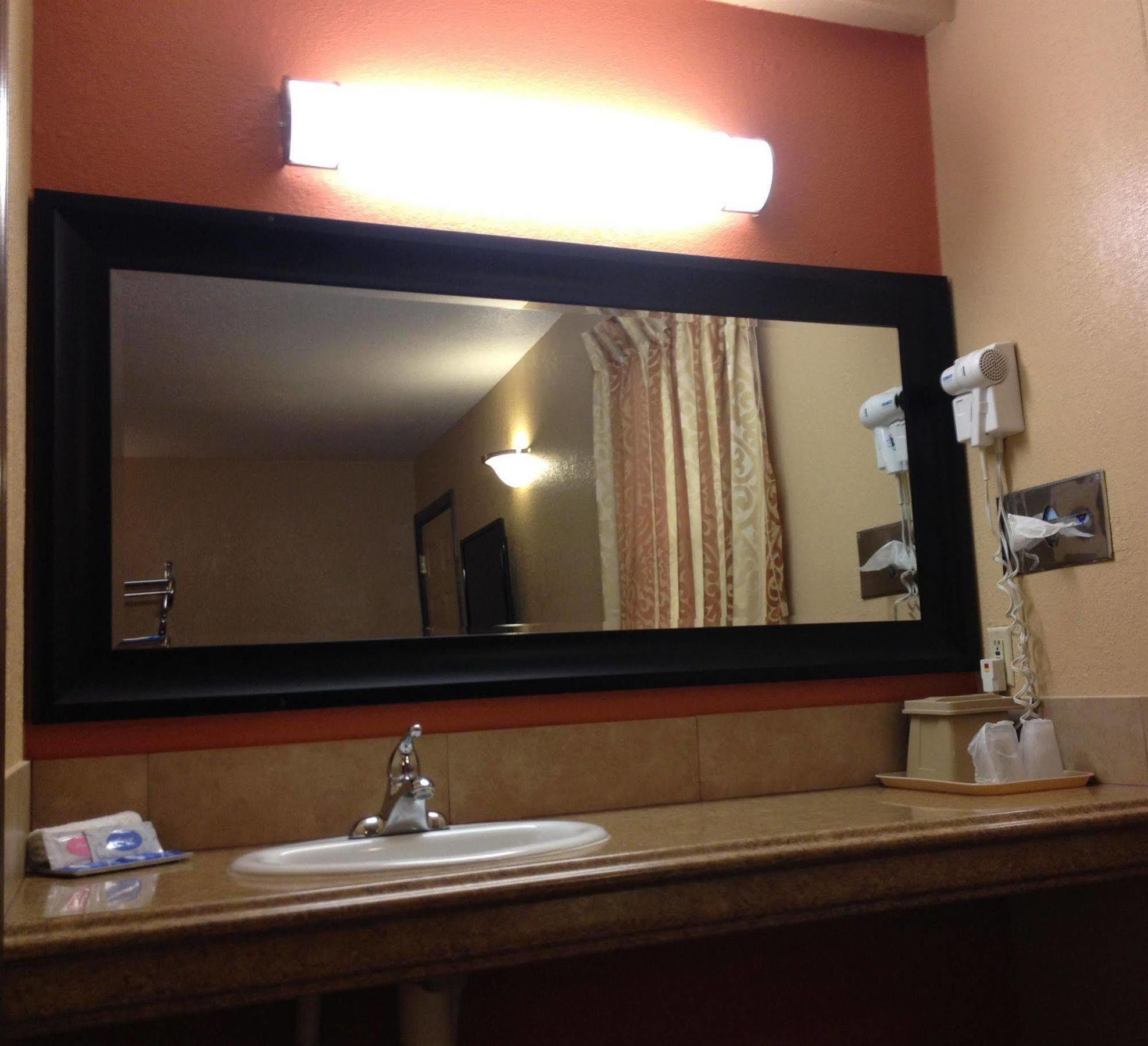 Economy Express Inn Henryetta ภายนอก รูปภาพ