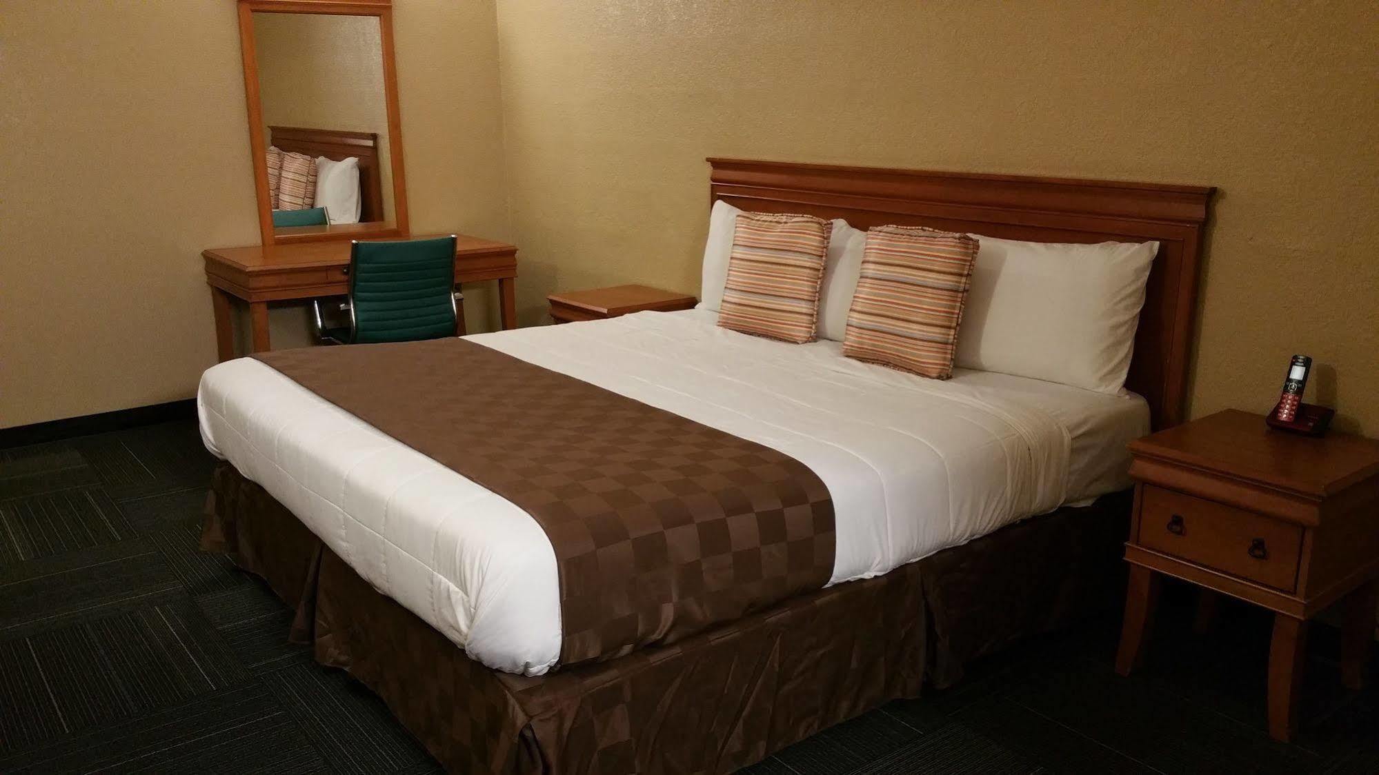 Economy Express Inn Henryetta ภายนอก รูปภาพ