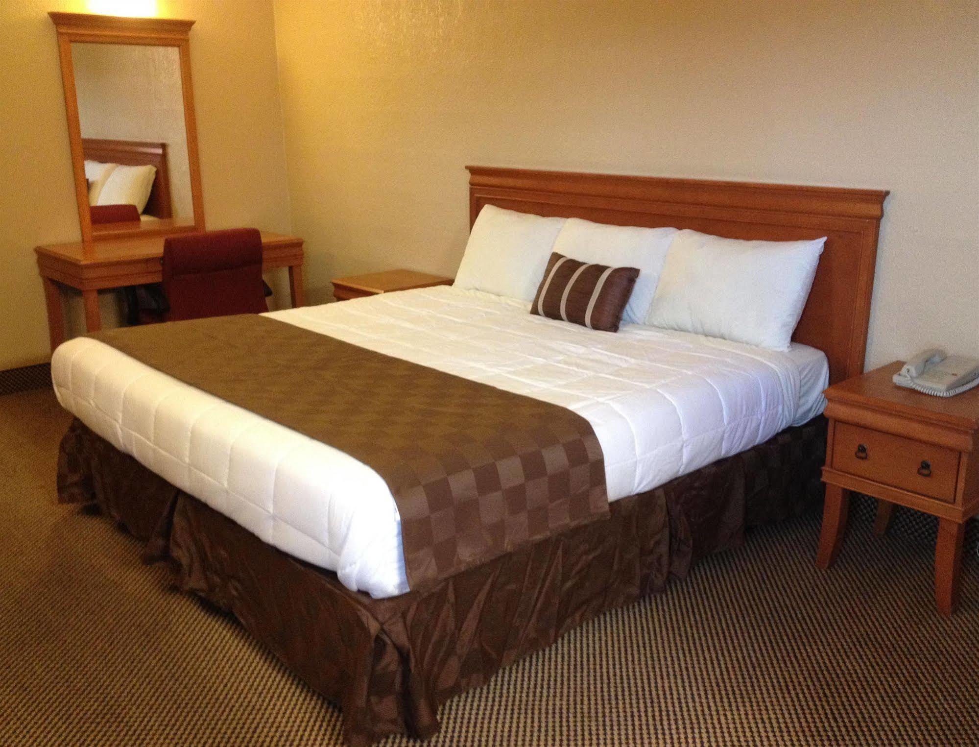 Economy Express Inn Henryetta ภายนอก รูปภาพ