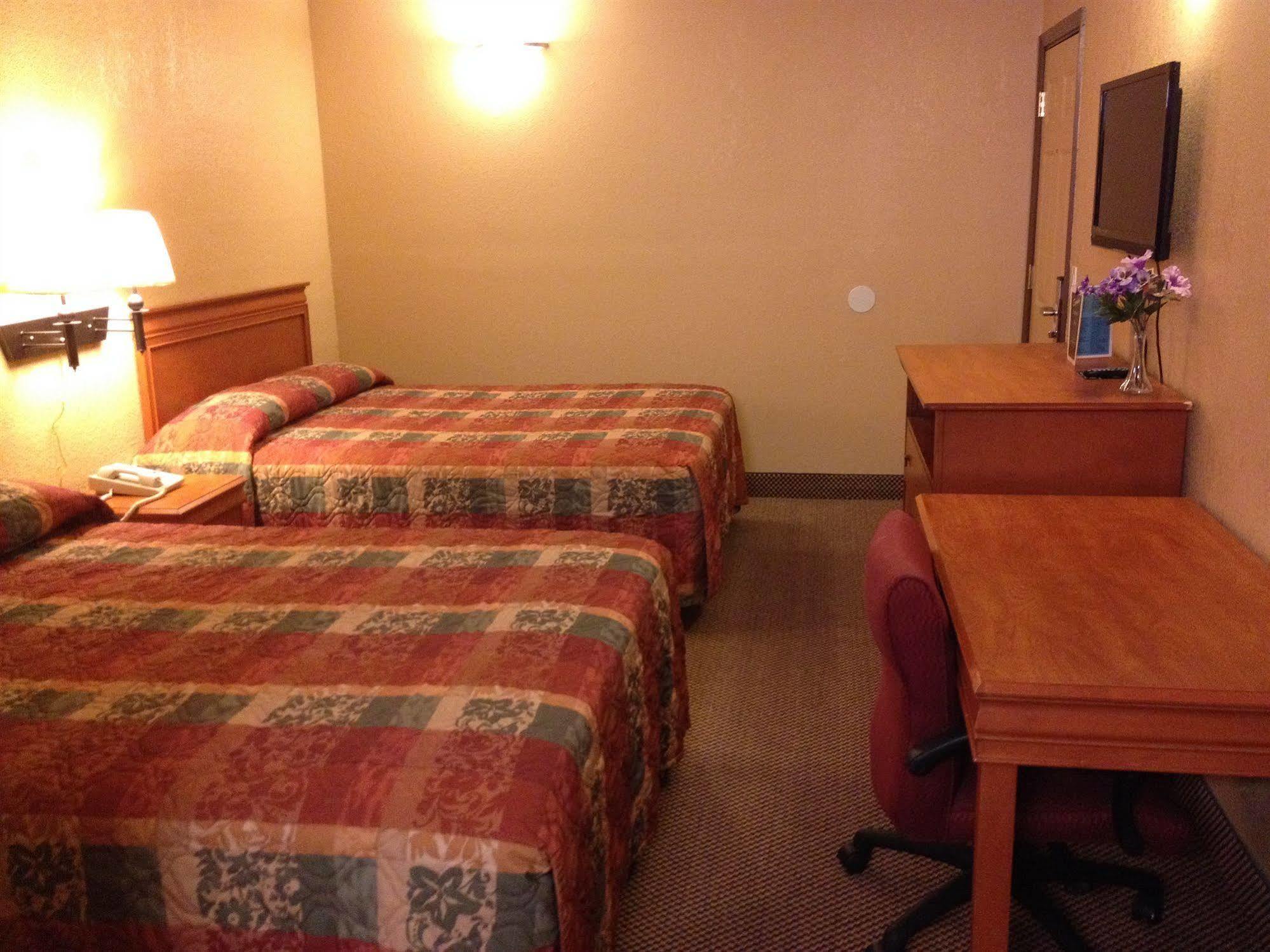 Economy Express Inn Henryetta ภายนอก รูปภาพ