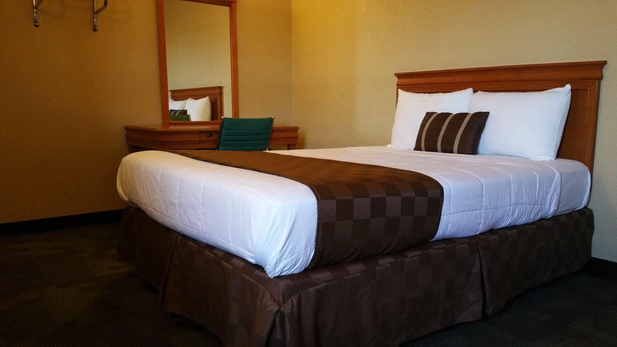 Economy Express Inn Henryetta ภายนอก รูปภาพ
