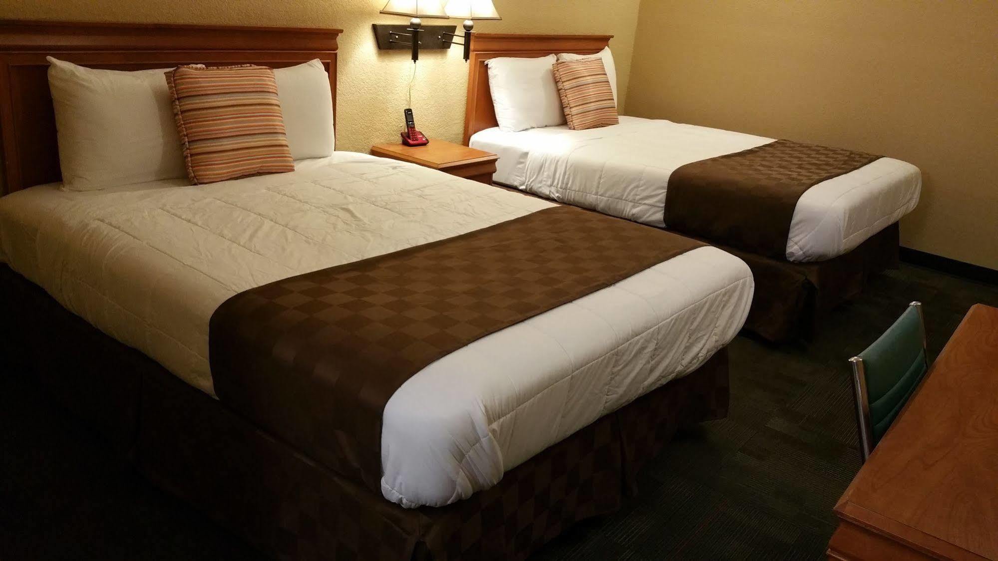 Economy Express Inn Henryetta ภายนอก รูปภาพ